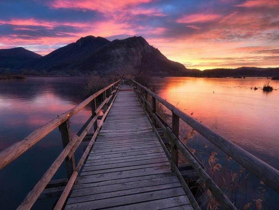 Crossing Home - Zentrum Iseo Bagian luar foto