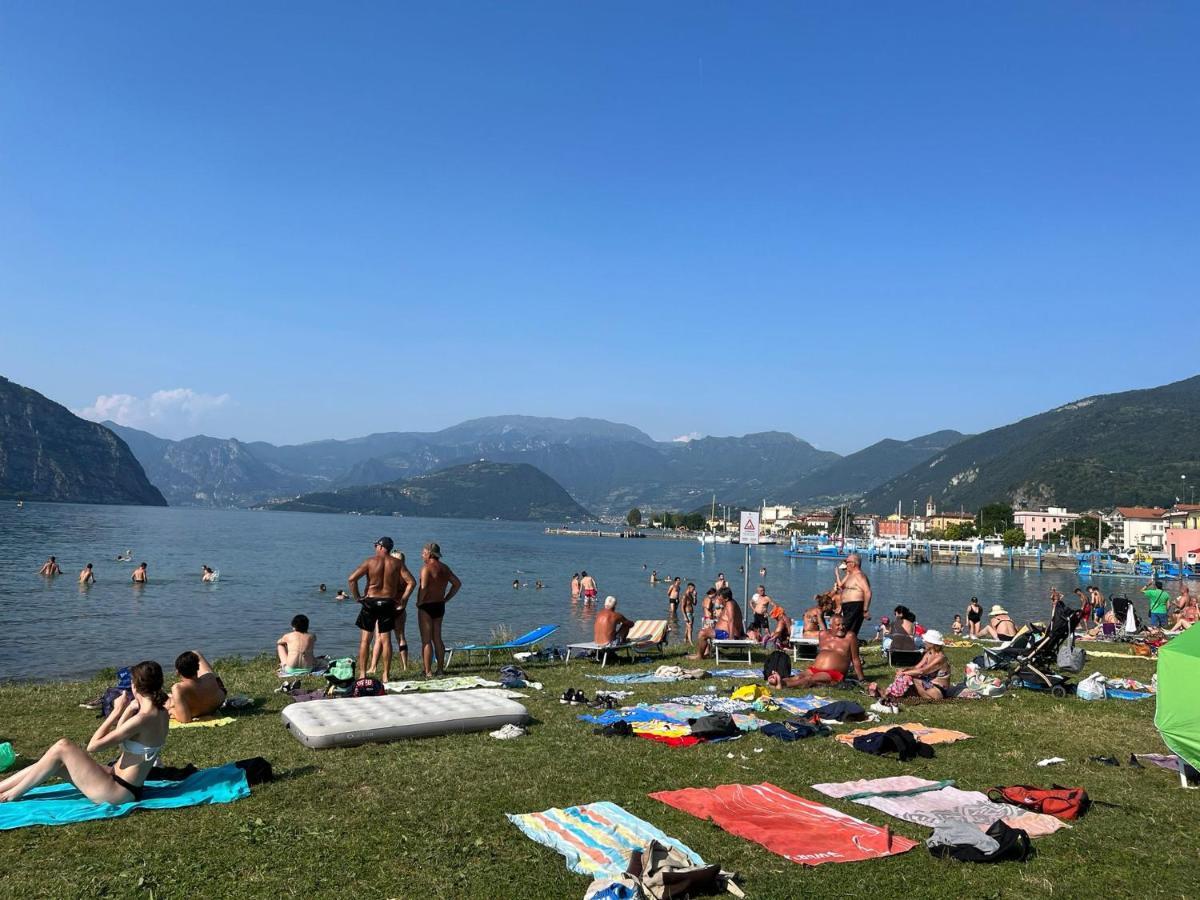 Crossing Home - Zentrum Iseo Bagian luar foto