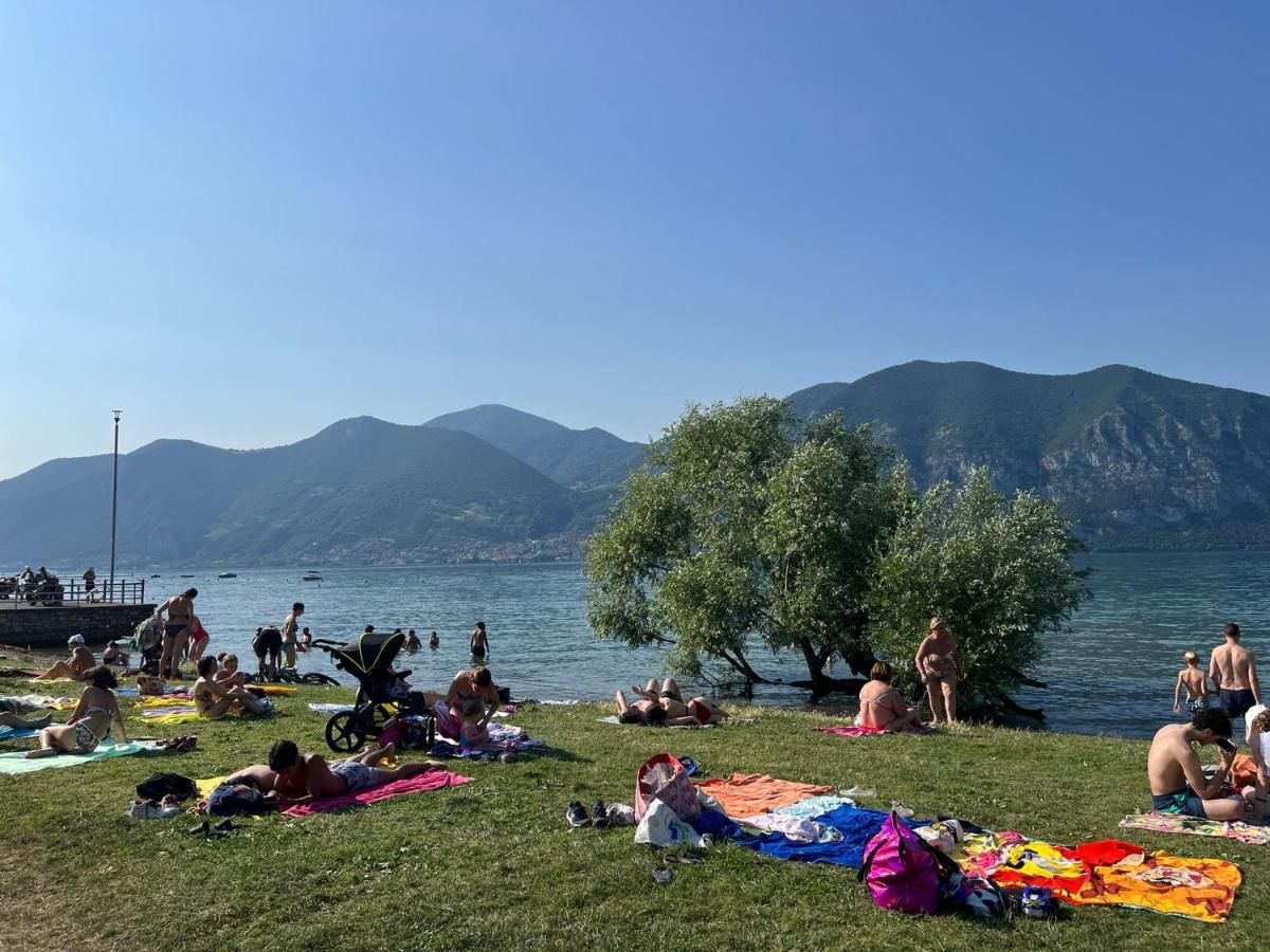 Crossing Home - Zentrum Iseo Bagian luar foto