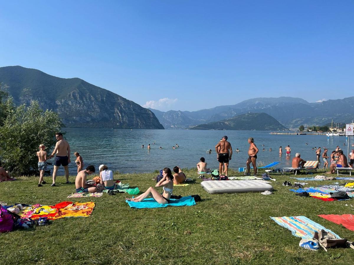 Crossing Home - Zentrum Iseo Bagian luar foto